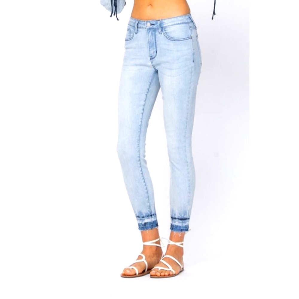 Judy Blue Colby Mid Rise Released Hem Skinny Jean size 13/31 style jb88199